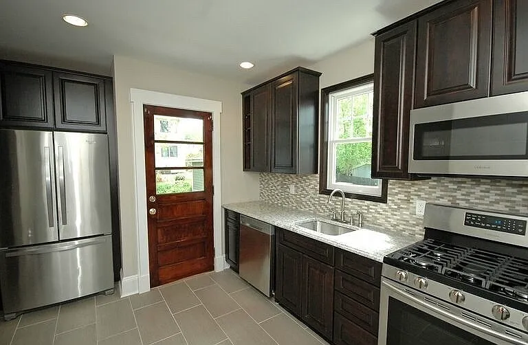 31 Oliver St — Photo 8