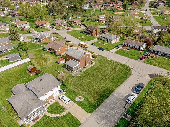 3rd image of 13991 Wayne Dr