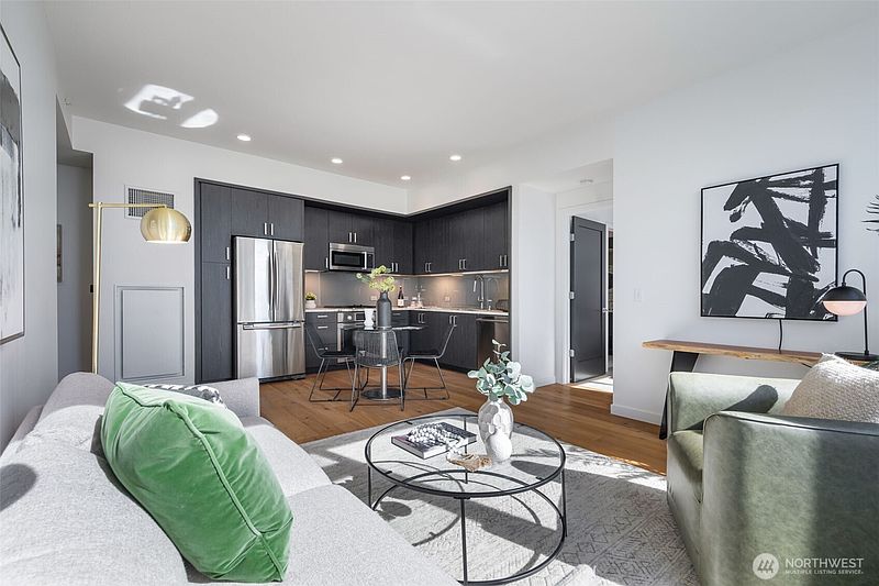 4th image of 1321 Seneca Street #604