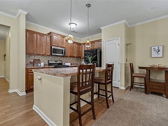 5th image of 518 Riverview Ln