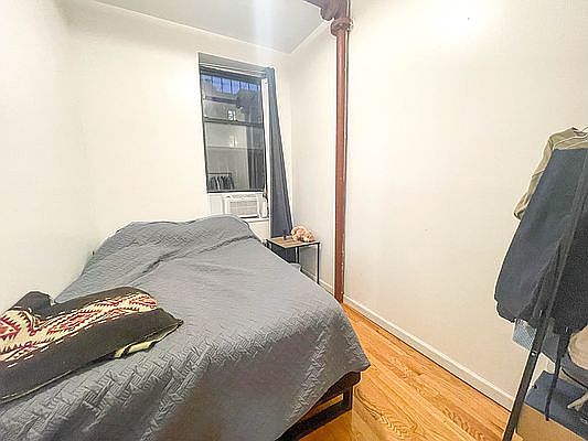 2nd image of 868 De Kalb Ave #2B