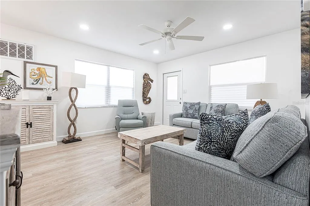 2 bed, 1.0 bath, 728 sqft, $7,367 — Photo 4