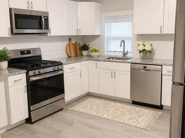 408 Wood St #2, Bristol, RI 02809