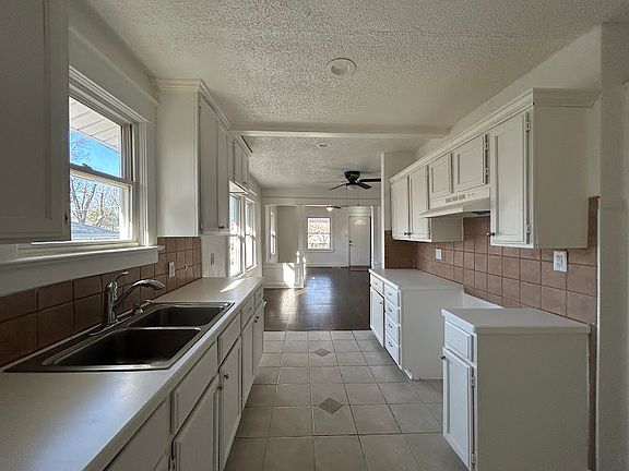 4th image of 203 S Hardy Ave