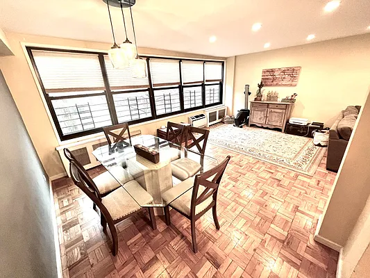 Sold by Winzone Realty Inc | media 19