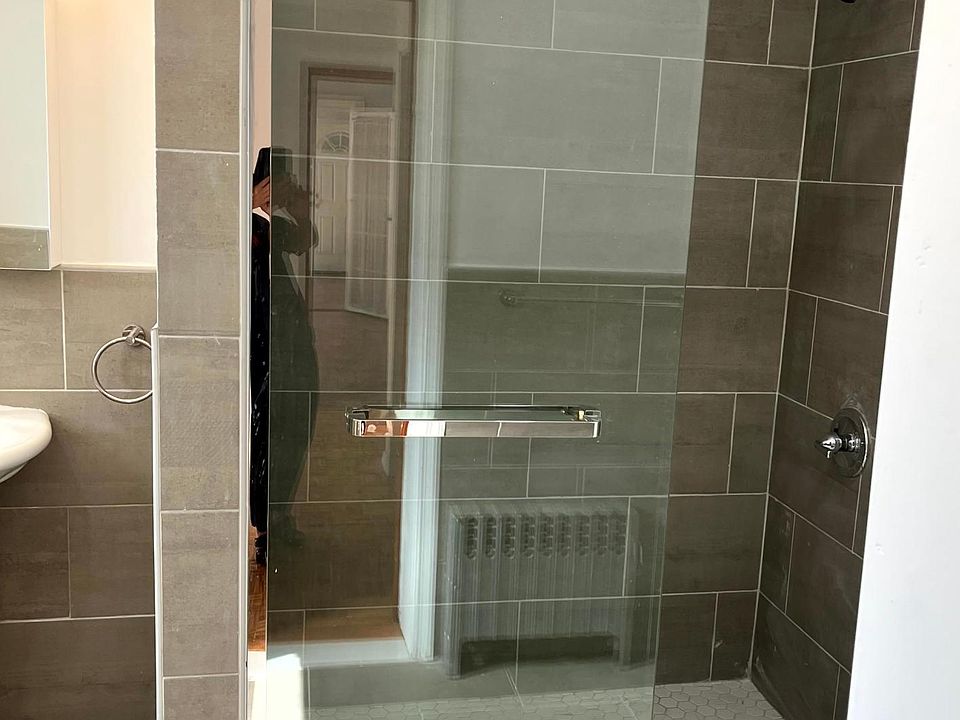 2nd image of 1067 Rhinelander Ave Floor 2