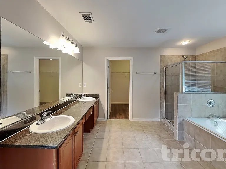 1571 English Manor Cir — Photo 13