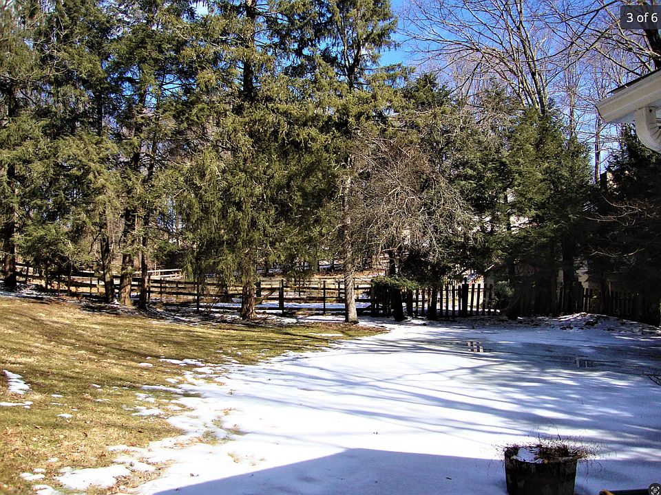 2nd image of 688 Harris Rd