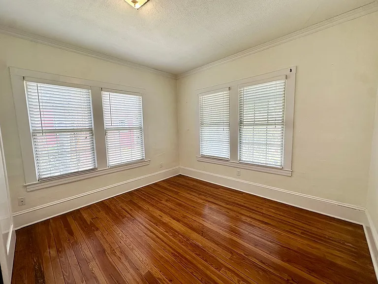 3867 Herschel St — Photo 9