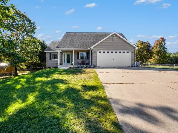 917 N Cherry St, Evart, MI 49631