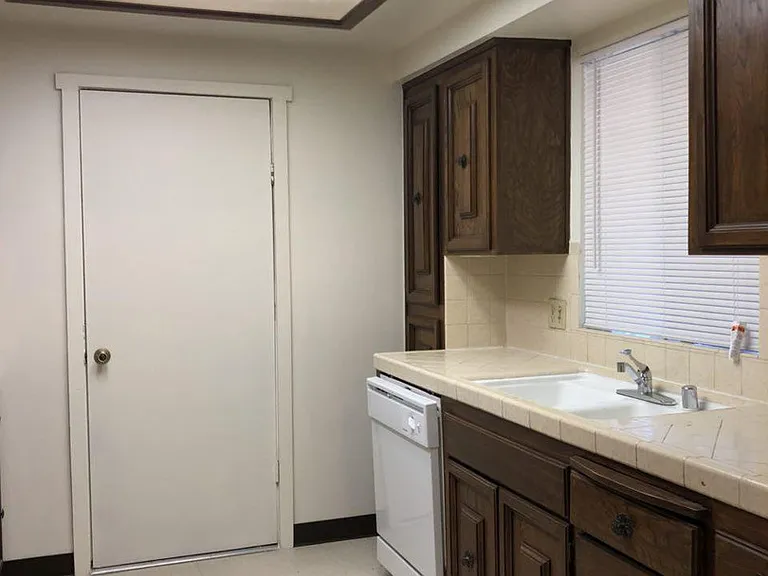 1220 N Sylmar Ave — Photo 4