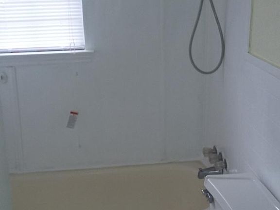 5th image of 2101 Elkins Ave