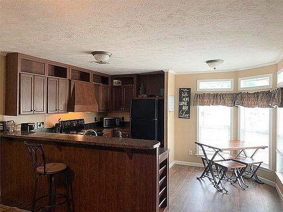 5th image of 305 Hidden Ct