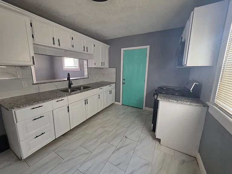 3701 Indiana Ave — Photo 6