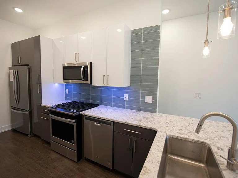 2639 W Jefferson St #1 — Photo 3