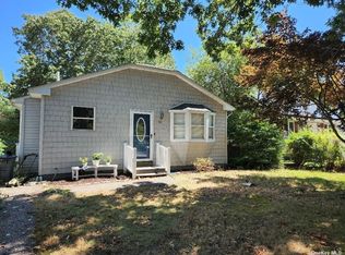 93 Hounslow Rd, Shirley, NY 11967