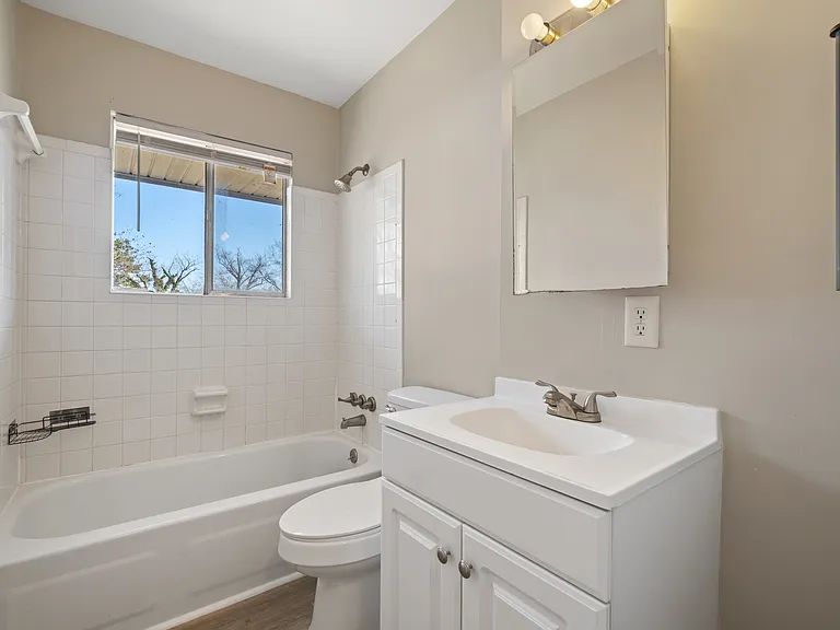 427 Maryland Ave — Photo 9