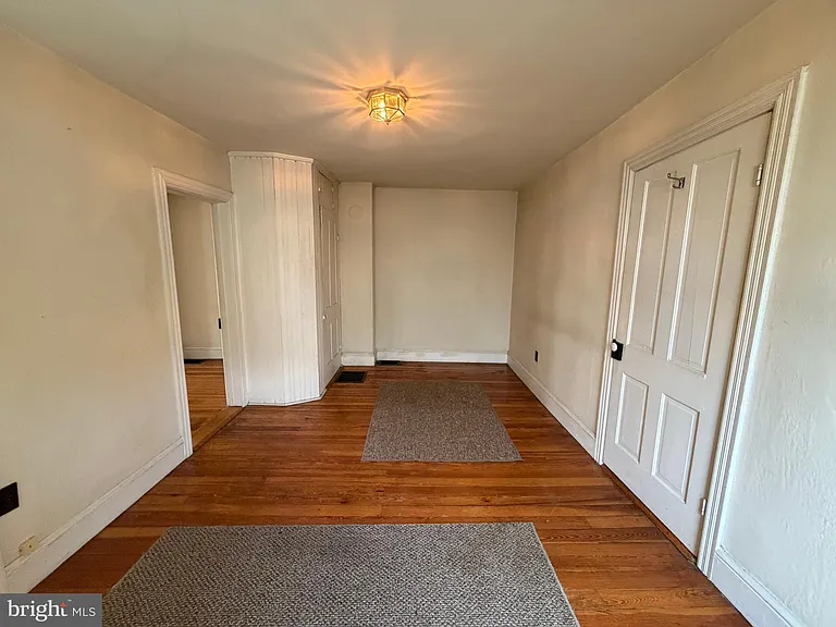 508 W Burke St — Photo 20
