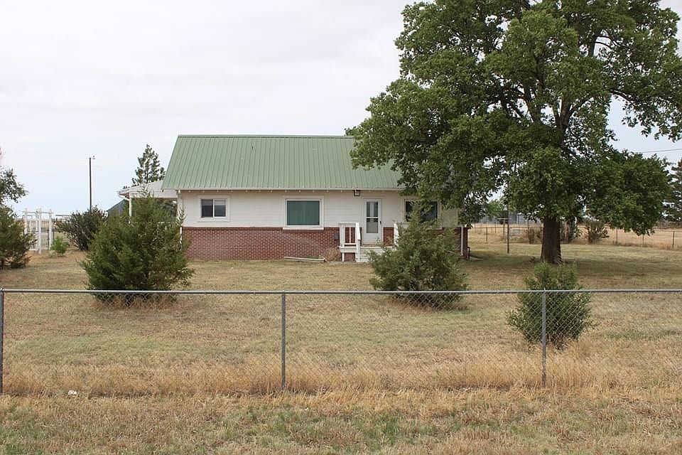 Picture of house from road