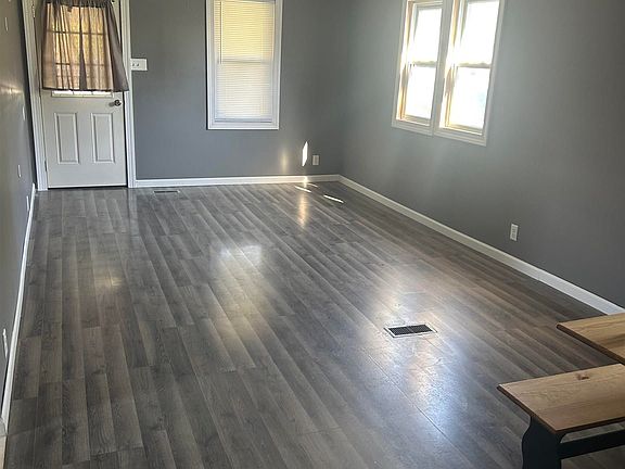 3rd image of 504 S 5th St