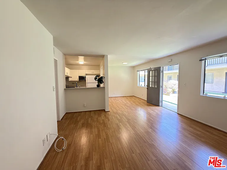 326 S Manhattan Pl #104 — Photo 3