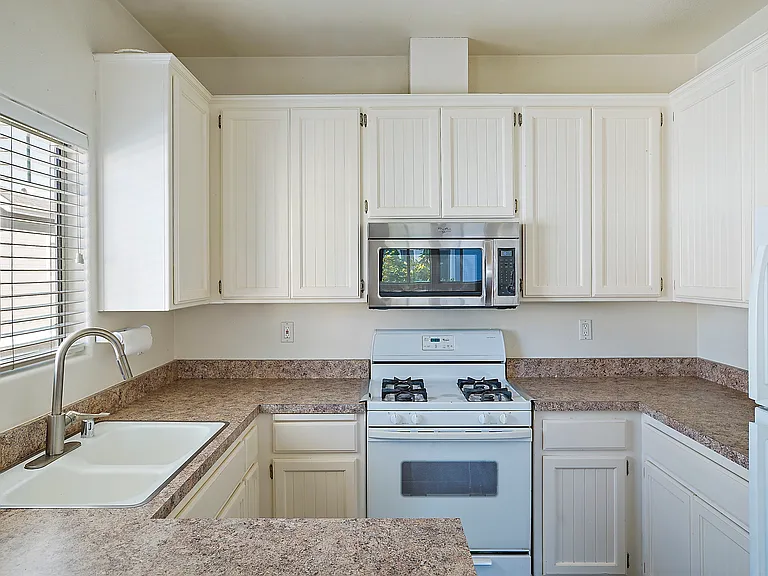 686 E Foothill Blvd — Photo 9