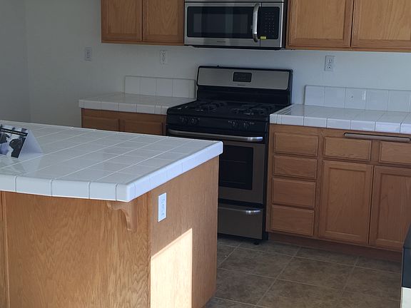 5th image of 2219 N Riverton Dr