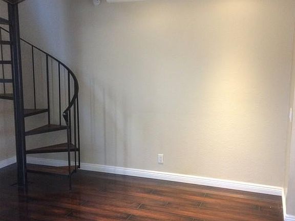 Living room/ dining area