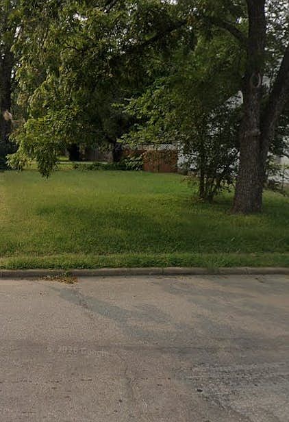 1st image of 711 S Santa Fe Ave