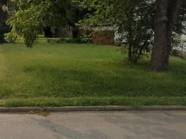 711 S Santa Fe Ave, Chanute, KS 66720