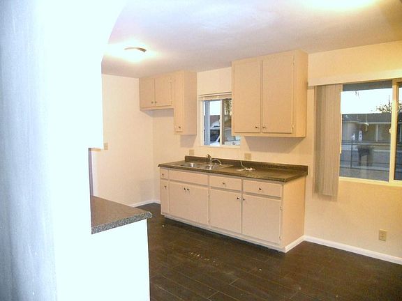 3rd image of 541 S Vernon St
