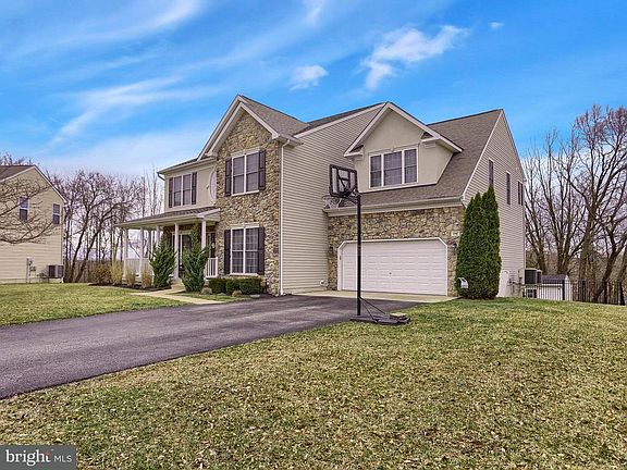 4th image of 119 Evergreen Cir