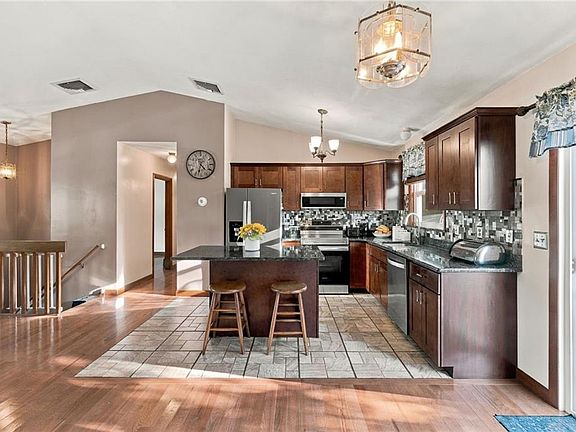 3rd image of 17 Brook St