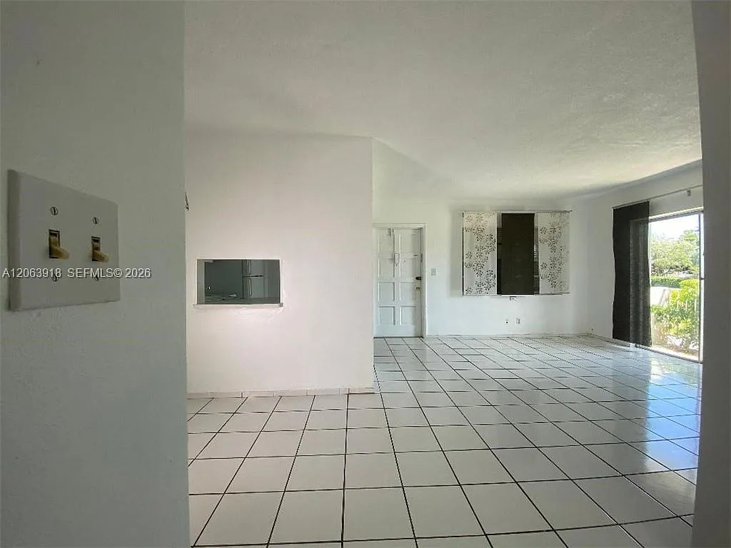 Plunkett Condo Apts — Photo 4