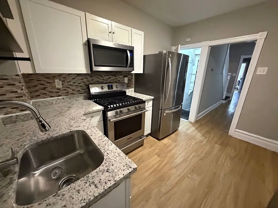 4 bed, 1241 sqft, $1,995 — Photo 3