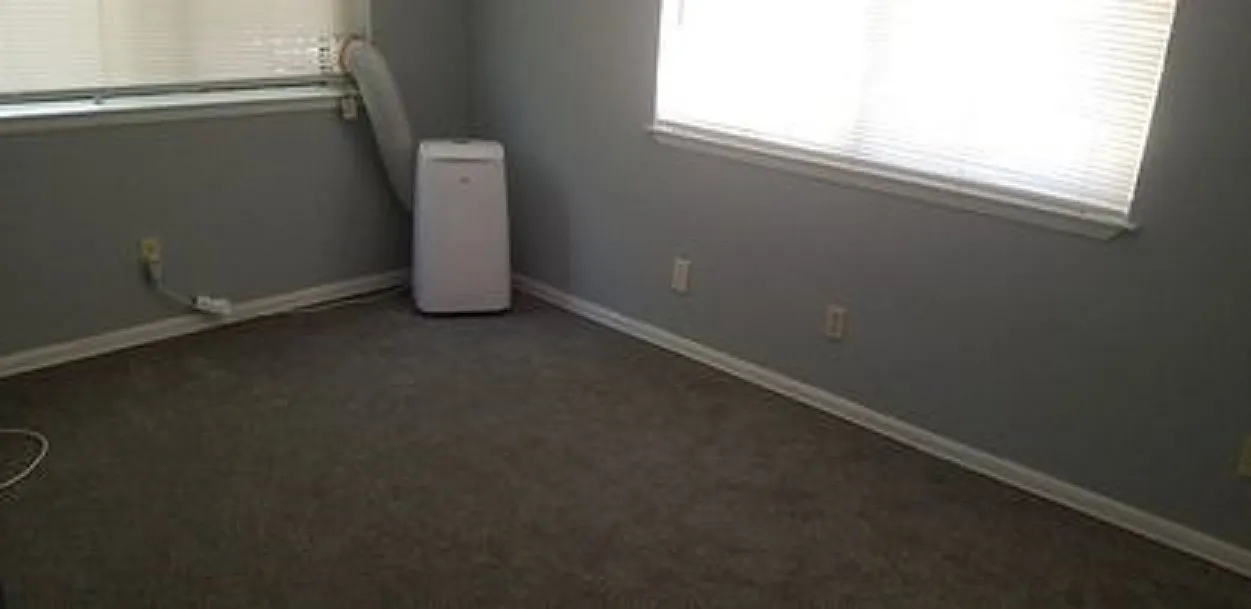 2 bed, 900 sqft, $2,100 — Photo 3