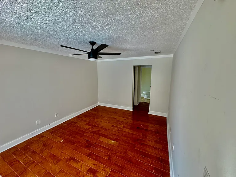 112 Granada Ln — Photo 6