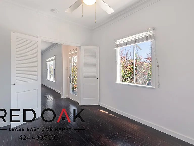 5443 Harold Way #5443-1/4-5 — Photo 8