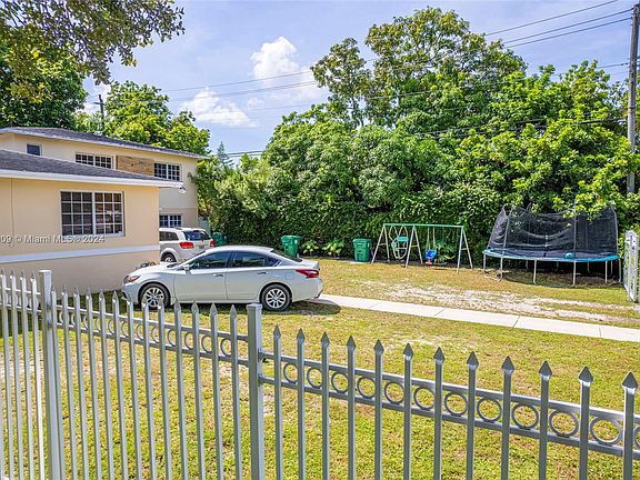 4th image of 3725 NW 11th Ave