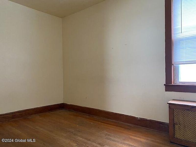 4th image of 277 Northern Boulevard