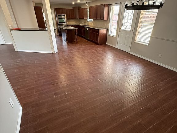3rd image of 2716 Devon Rd