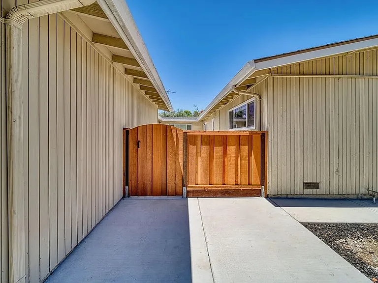 877 Miller Ave — Photo 18
