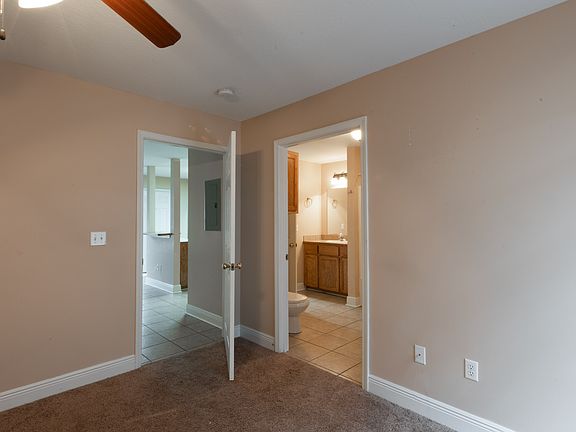 2nd image of 615 Thornhill Dr APT 9