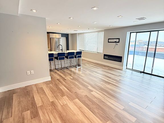 3rd image of 531 Main St APT 601