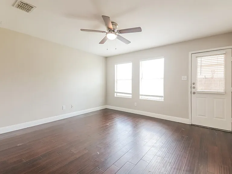 1428 Waterford Dr — Photo 5