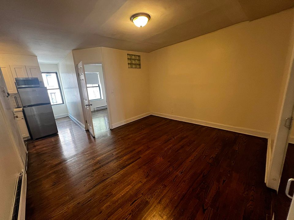 1st image of 201 1st Ave APT 2
