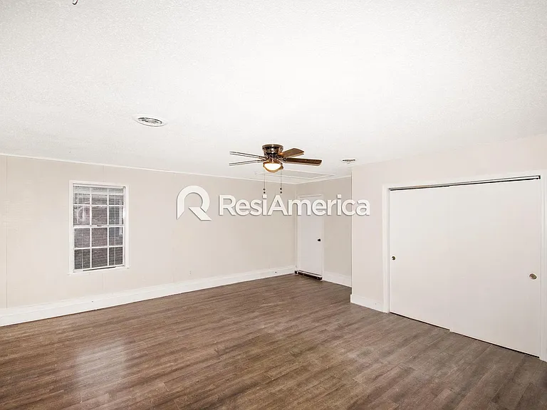 1106 Rasco Rd W — Photo 6
