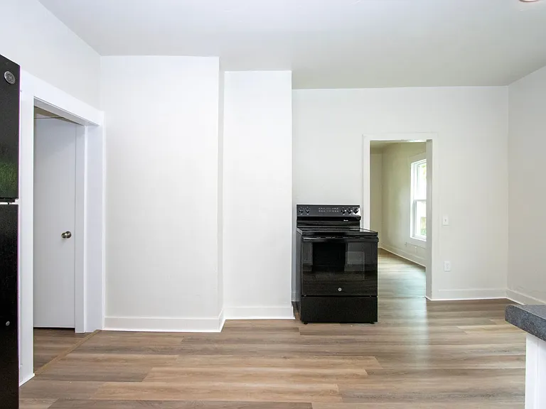 217 Hall St — Photo 5