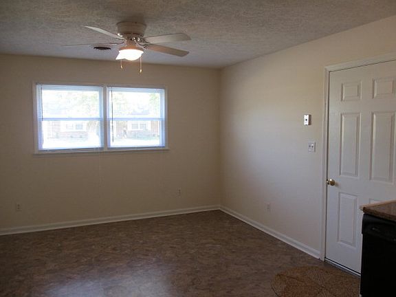 4th image of 2930 Yosemite Dr