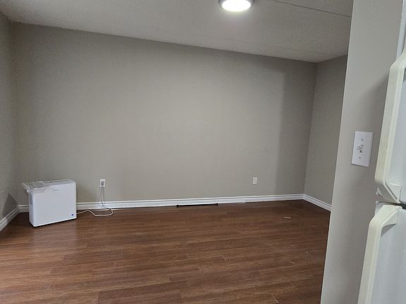 5th image of 274 Highland Rd E Unit 10